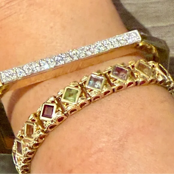 Elegant 14k Gold and Sparkling diamonds Women's Bracelet - Picture 6 of 10